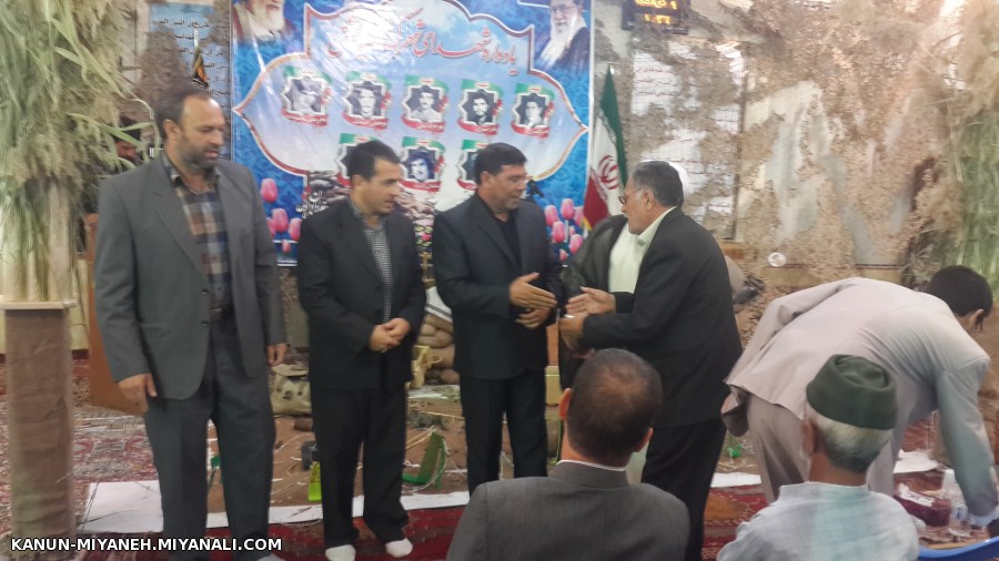 تجلیل از خانواده محترم شهدا در یادواره شهدای شهرک شهید بهشتی