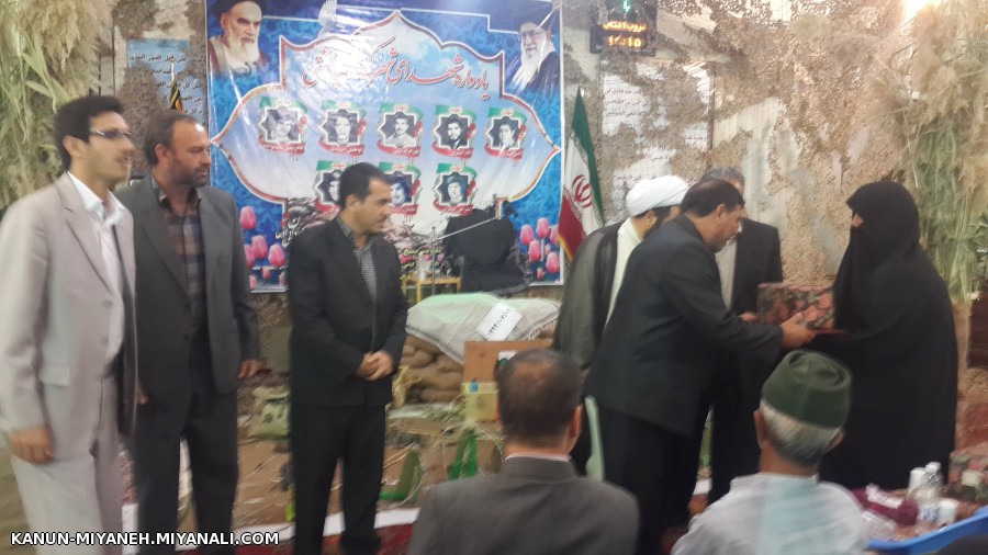 تجلیل از خانواده محترم شهدا در یادواره شهدای شهرک شهید بهشتی